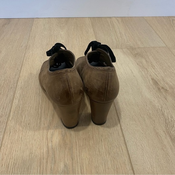 - Anyi Lu Cris Taupe Antiqued bootie Size 9 or 39 - Picture 4 of 5